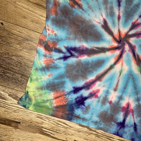 Tie Dye Spiral Tee - Picture 5 of 9